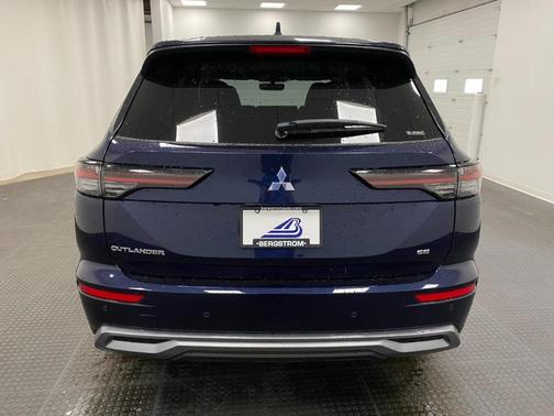 Cosmic Blue Metallic 2026 Mitsubishi Outlander