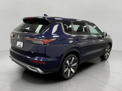 Cosmic Blue Metallic 2026 Mitsubishi Outlander