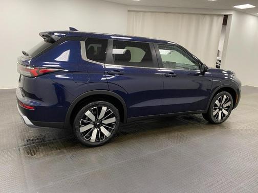 Cosmic Blue Metallic 2026 Mitsubishi Outlander