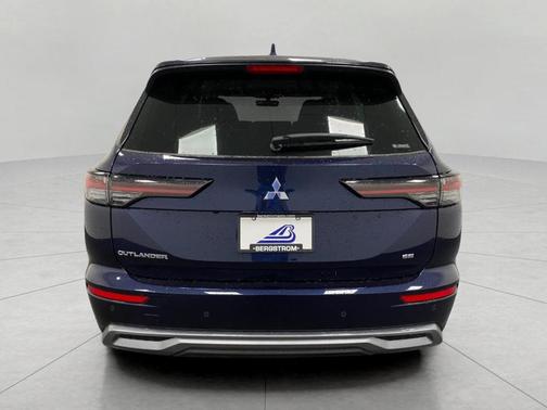 Cosmic Blue Metallic 2026 Mitsubishi Outlander