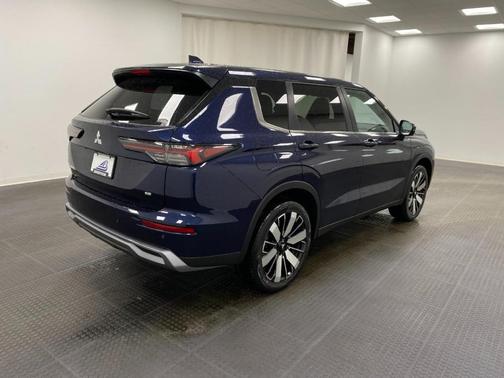 Cosmic Blue Metallic 2026 Mitsubishi Outlander