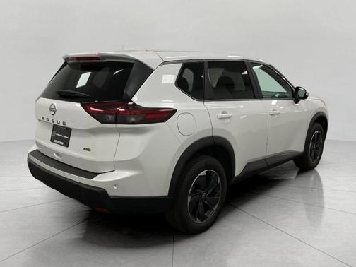 Everest White P 2025 Nissan Rogue SV