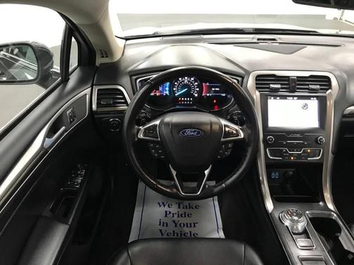 Photo 5 of 25 of 2019 Ford Fusion SEL