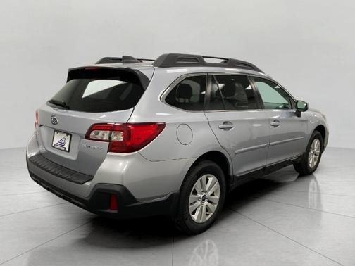 Ice Silver Metallic 2019 Subaru Outback 2.5i Premium