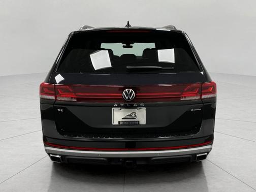 Deep Black Pearl 2026 Volkswagen Atlas 2.0T Peak Edition