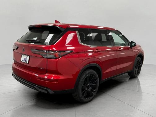 Diamond Red 2026 Mitsubishi Outlander LE