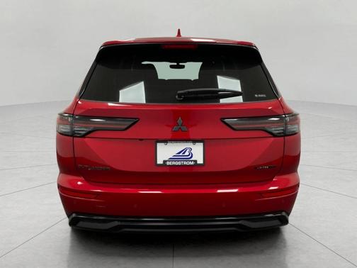 Diamond Red 2026 Mitsubishi Outlander LE