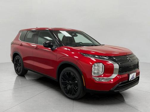 Diamond Red 2026 Mitsubishi Outlander LE