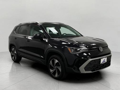 Deep Black Pearl Effect 2025 Volkswagen Taos 1.5T SE
