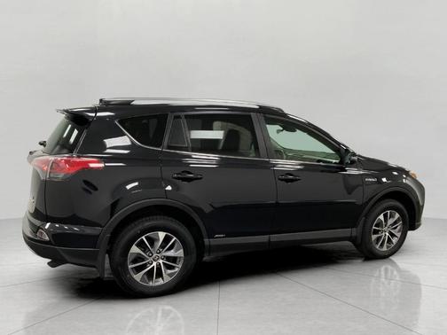 2017 Toyota RAV4 Hybrid XLE