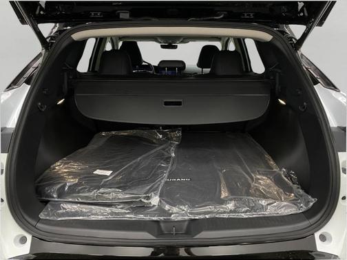 White / Black 2026 Nissan Murano Platinum