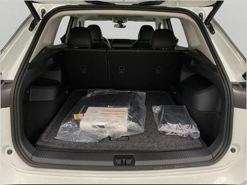 Pure White 2026 Volkswagen Tiguan 2.0T SE