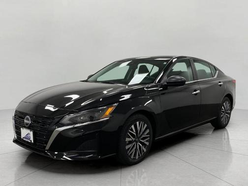 Black 2025 Nissan Altima SV