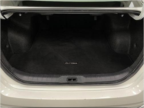 Pearl White Tri-Coat 2025 Nissan Altima SV