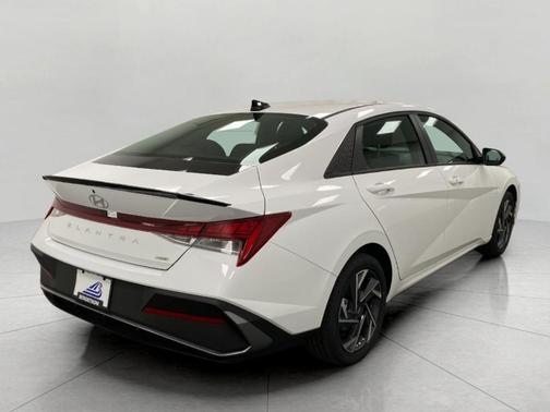 2025 Hyundai ELANTRA HEV SEL Sport