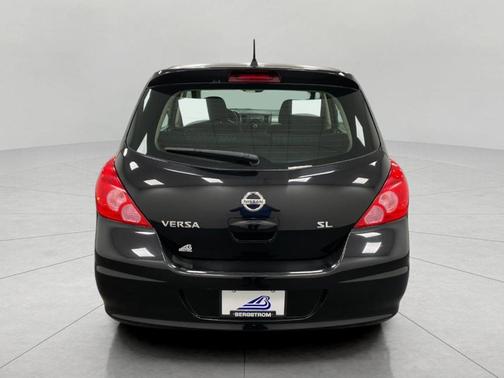 2011 Nissan Versa 1.8 SL