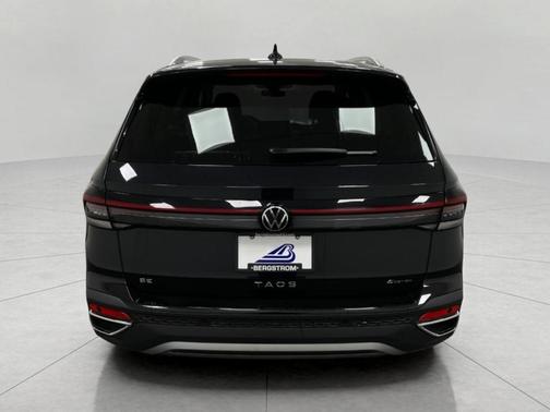 Deep Black Pearl Effect 2025 Volkswagen Taos 1.5T SE