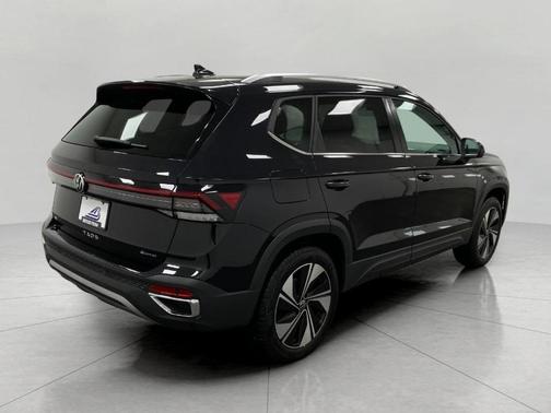 Deep Black Pearl Effect 2025 Volkswagen Taos 1.5T SE