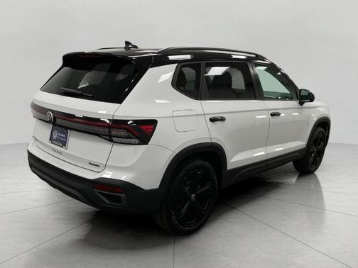 2025 Volkswagen Taos 1.5T SE Black