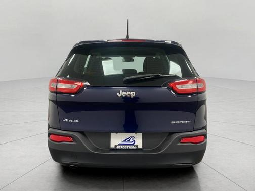 2016 Jeep Cherokee Sport