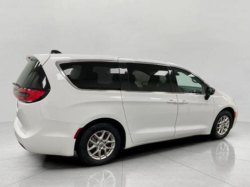 2024 Chrysler Pacifica Touring-L