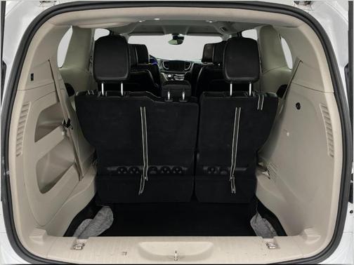 2024 Chrysler Pacifica Touring-L