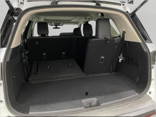 Everest White P 2026 Nissan Pathfinder SL