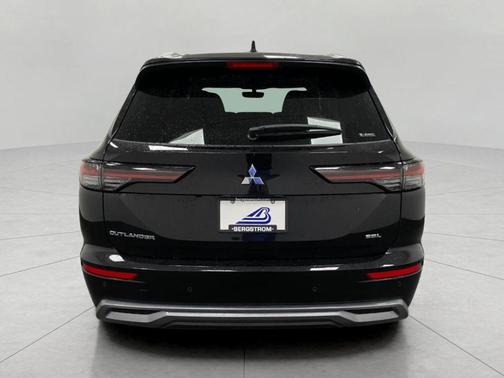 Labrador Black Pearl 2026 Mitsubishi Outlander SEL