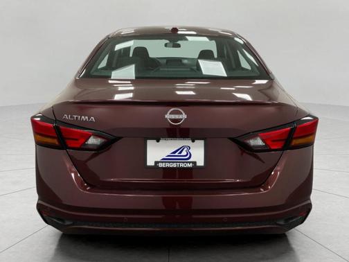Garnet Pearl Me 2025 Nissan Altima SV