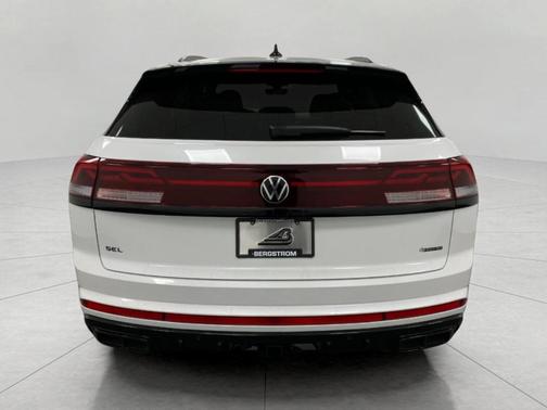 2026 Volkswagen Atlas Cross Sport 2.0T SEL R-Line Black