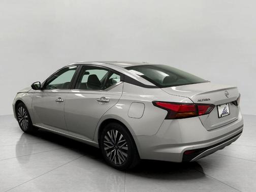 Brilliant Silver Metallic 2025 Nissan Altima SV