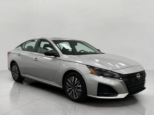 Brilliant Silver Metallic 2025 Nissan Altima SV