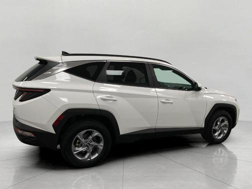 White 2023 Hyundai TUCSON SEL