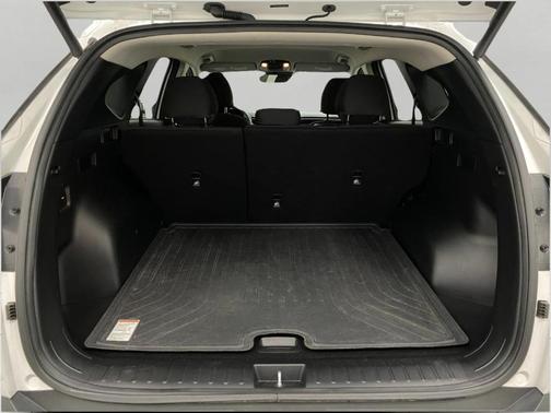 White 2023 Hyundai TUCSON SEL