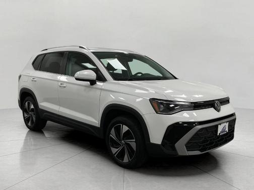 Pure White 2025 Volkswagen Taos 1.5T SE