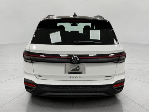 2026 Volkswagen Taos 1.5T SE Black