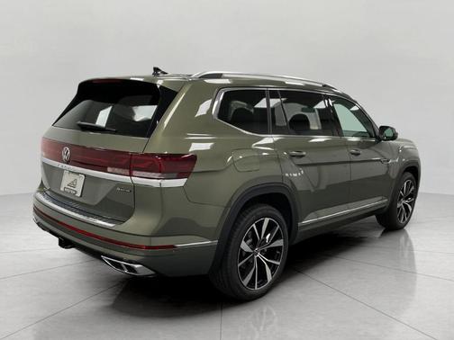 Avocado Green Pearl 2026 Volkswagen Atlas 2.0T SEL Premium R-Line