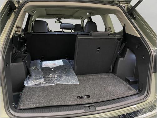 Avocado Green Pearl 2026 Volkswagen Atlas 2.0T SEL Premium R-Line