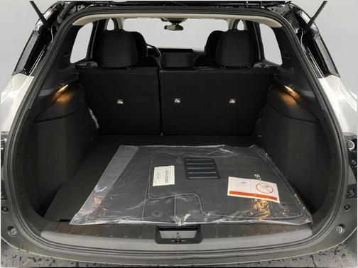 Aspen White Tricoat 2026 Nissan Kicks SV