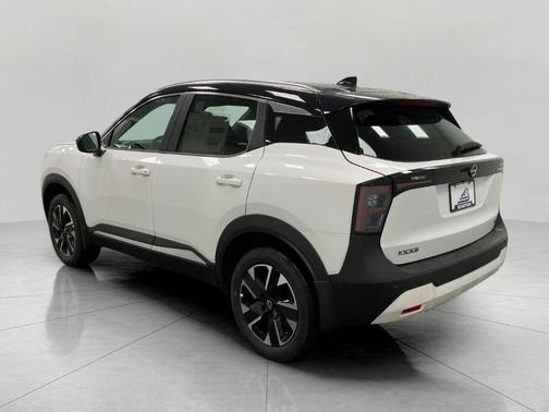 Aspen White Tricoat 2026 Nissan Kicks SV