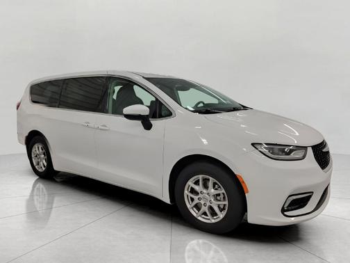2023 Chrysler Pacifica Touring-L