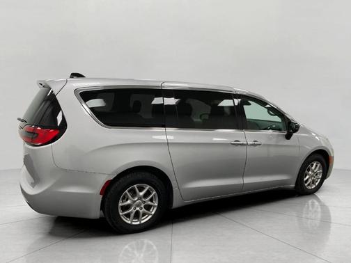 2024 Chrysler Pacifica Touring-L