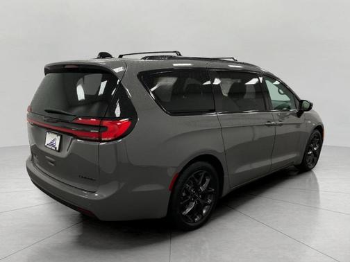 Ceramic Gray Clearcoat 2025 Chrysler Pacifica Limited