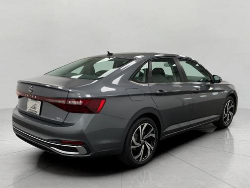 Platinum Gray Metallic 2026 Volkswagen Jetta 1.5T SEL