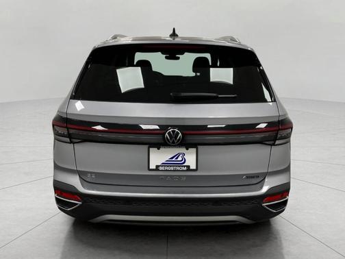 Pyrite Silver Metallic 2025 Volkswagen Taos 1.5T SE