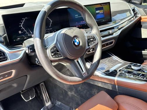 2025 BMW X7 M60i