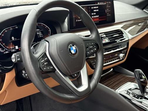 2022 BMW 530 i xDrive