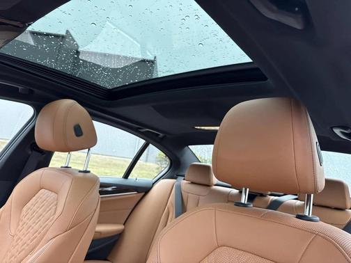 Black Sapphire Metallic 2022 BMW 530 i xDrive
