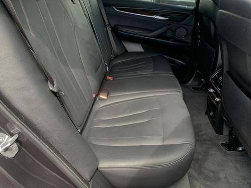 Photo 4 of 29 of 2017 BMW X5 xDrive35i