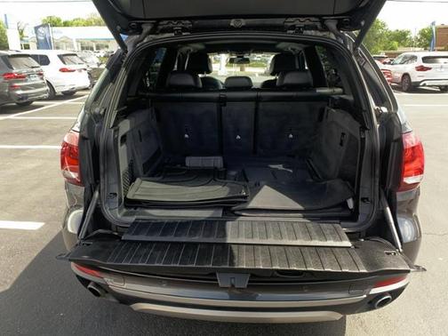 Photo 5 of 29 of 2017 BMW X5 xDrive35i